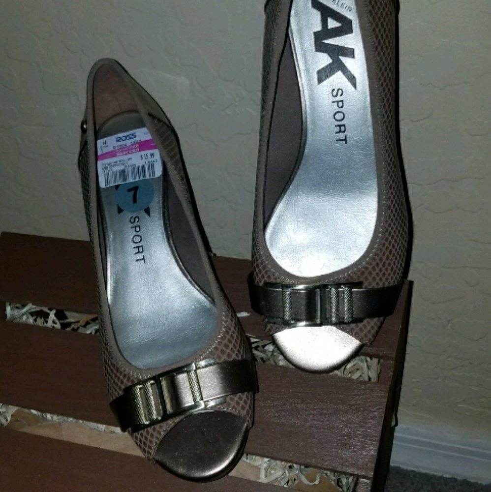 📣Reduced📣BNWT Anne Klein Sport Flats